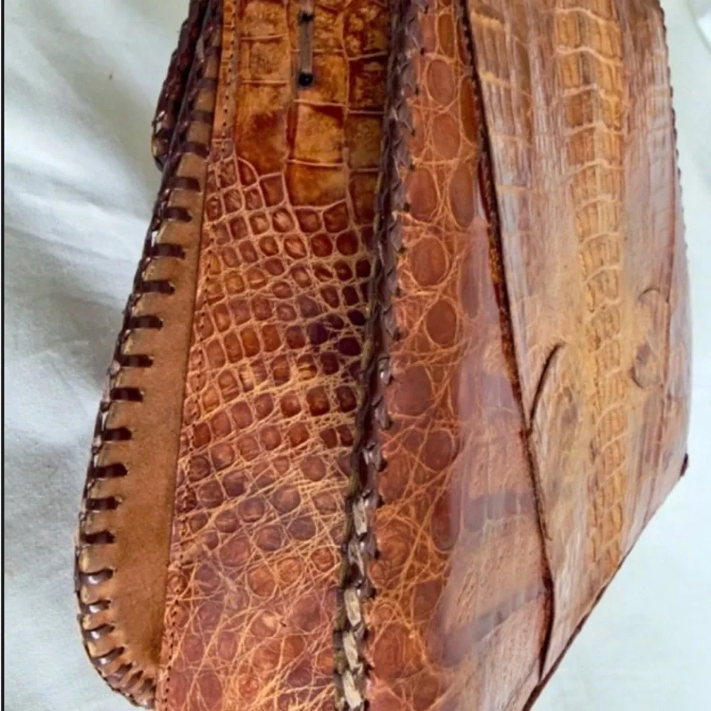 Unique Brown Crocodile-Embossed Leather Shoulder Bag - Picture 7 of 8